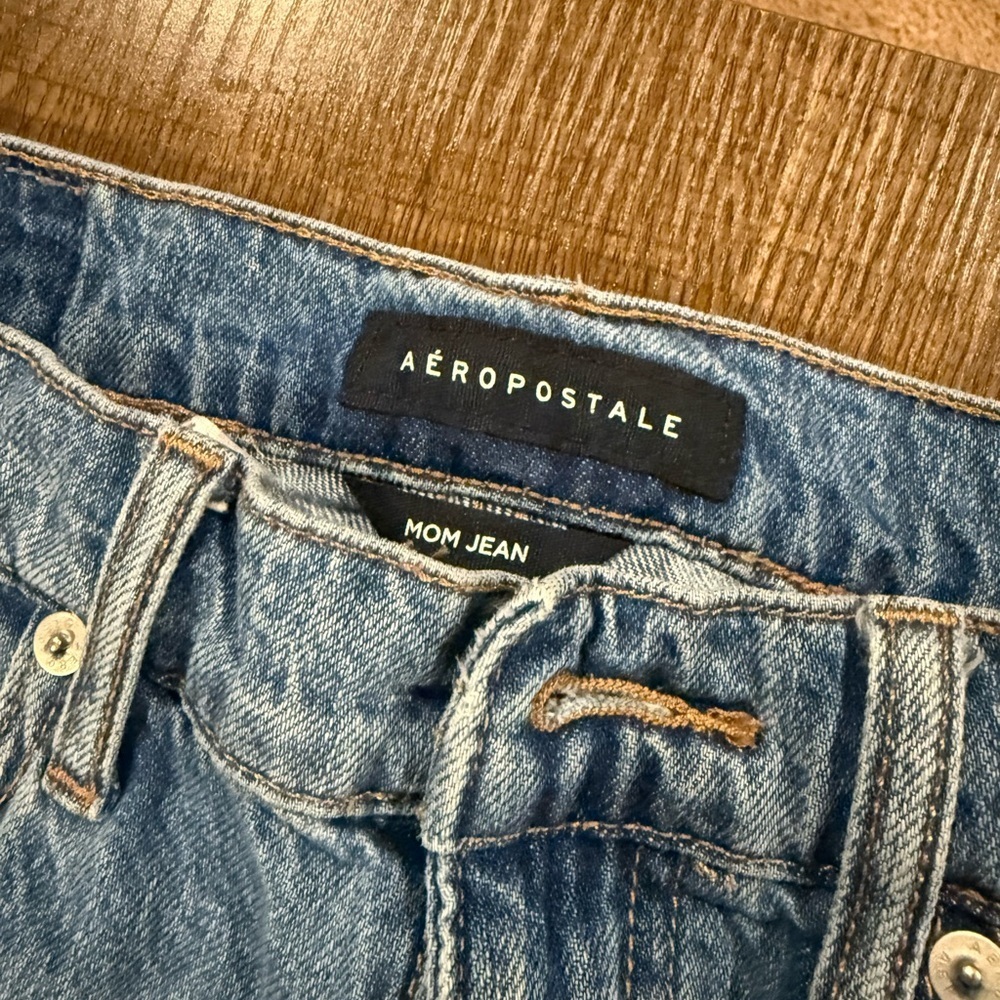 Aeropostale High-Rise Stretch Mom Jeans - Picture 3 of 4